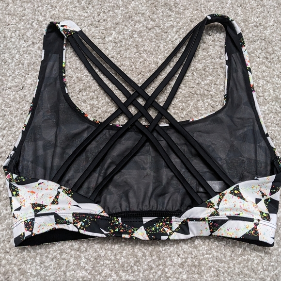 (2/$25) VictoriaSport strappy cross back yoga bra black white geo shape - Picture 4 of 12